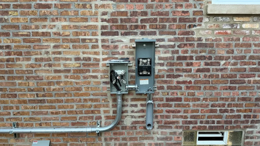 Brick exterior meter disconnect