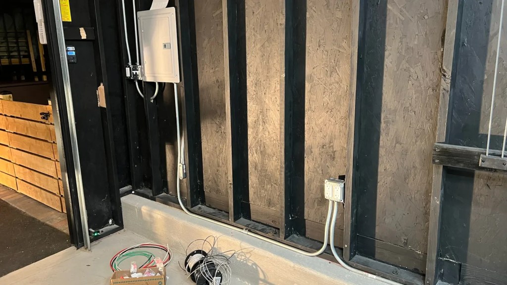Dark accent wall outlet run