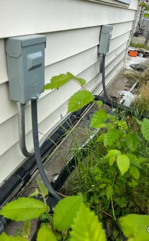 Meter disconnect exterior pair